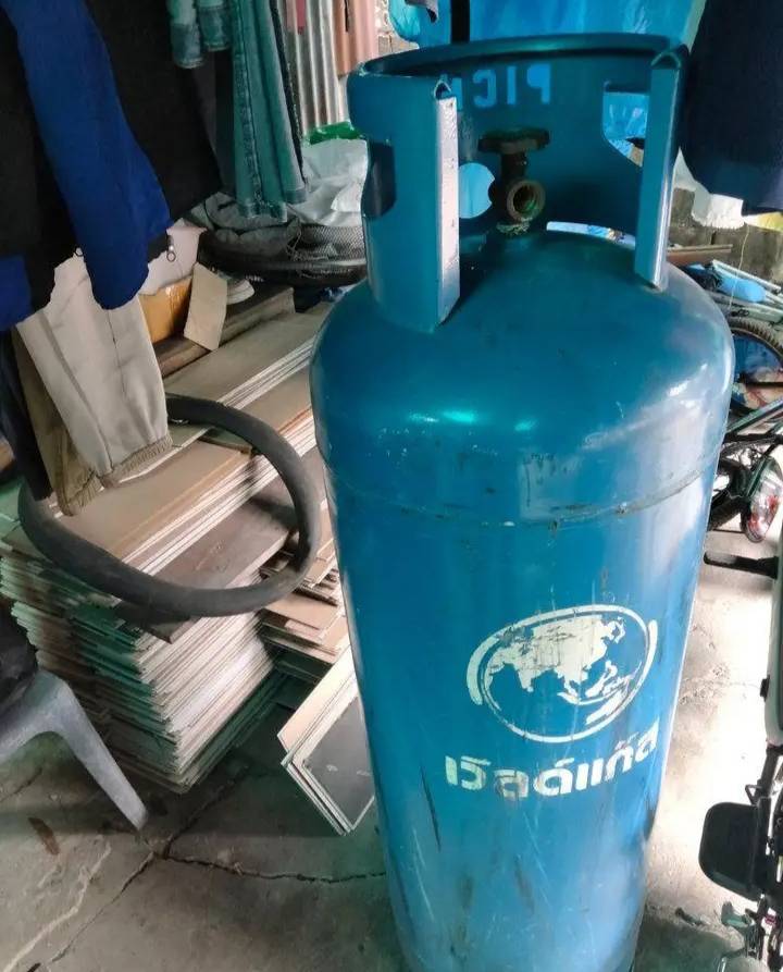 Gas tank